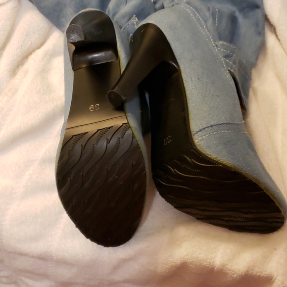 Boots - Picture 4 of 6